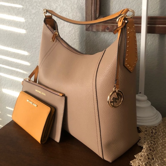 Mk Kimberly Bag - clutch and wallet 😍😍 - Picture 2 of 8